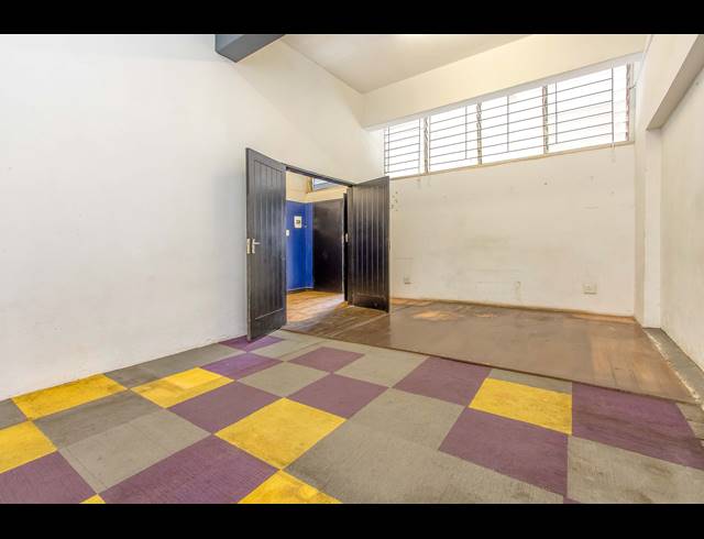 768M² BUILDING TO LET IN FONTAINEBLEAU